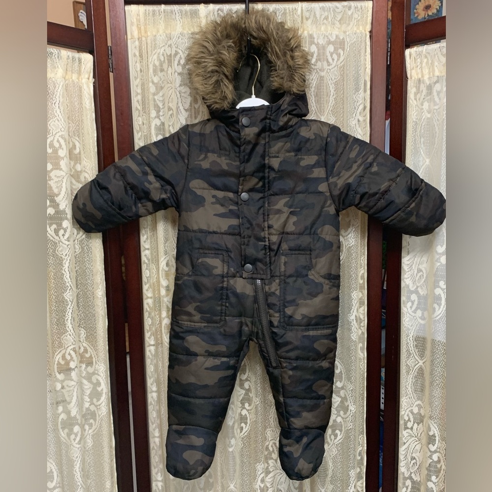 ROTHCHILD ONE PC CAMO HOODED SNOWSUIT - SZ 6/9 MONTHS